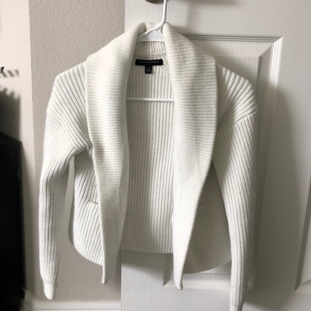 White open cardigan with pockets